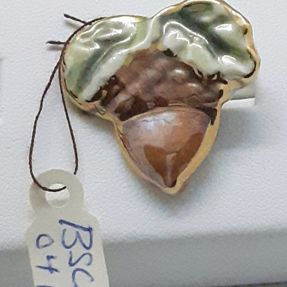 Nature Nut ...  NEW Collectable 22kt gold trimmed acorn pin - Picture 2 of 11